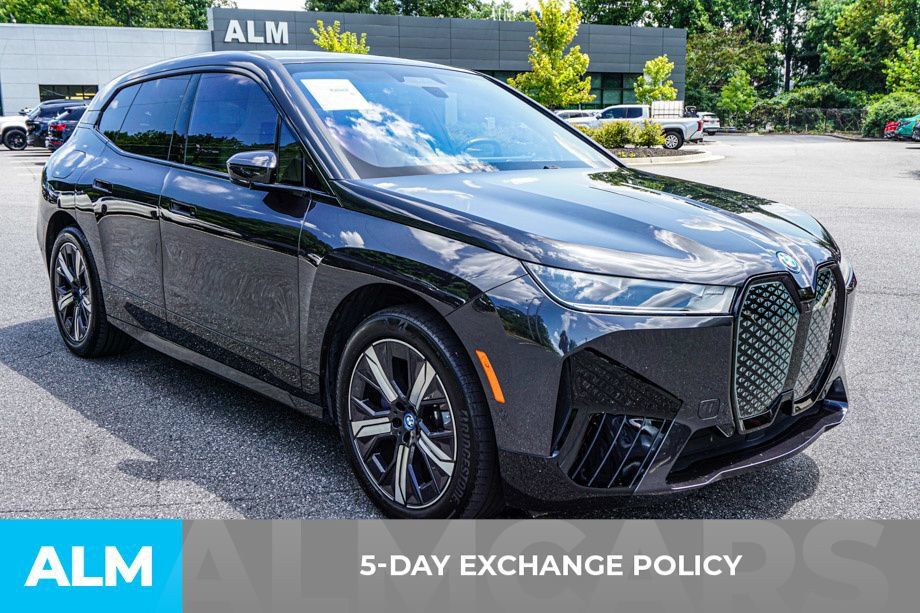 Used 2024 BMW iX xDrive50 w/ Premium Package AWD/4WD image 3