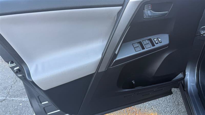 Used 2016 Toyota RAV4 XLE FWD image 5