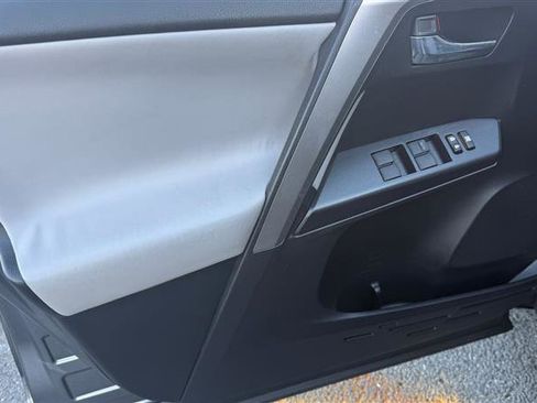 Used 2016 Toyota RAV4 XLE image 5
