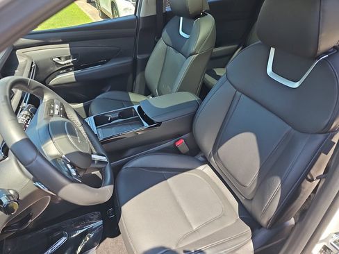 Certified 2025 Hyundai Tucson Limited FWD image 14