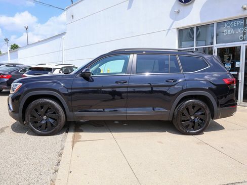 Used 2024 Volkswagen Atlas SE FWD image 2