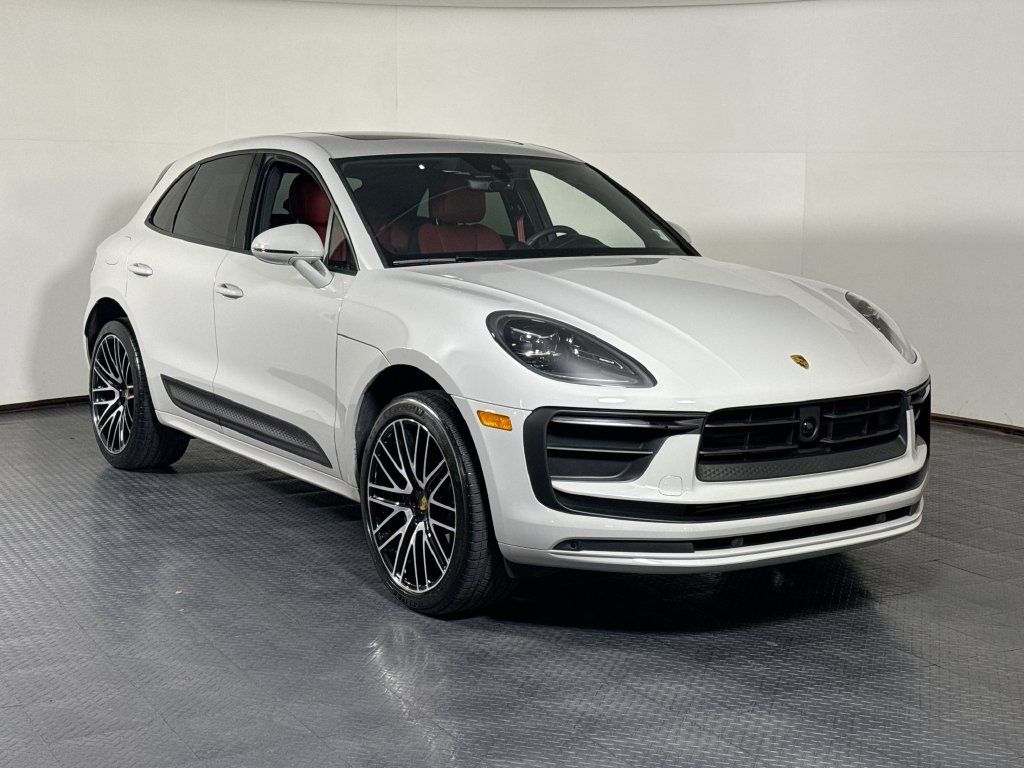 Certified 2026 Porsche Macan AWD/4WD image 9