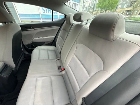 Used 2017 Hyundai Elantra SE image 29