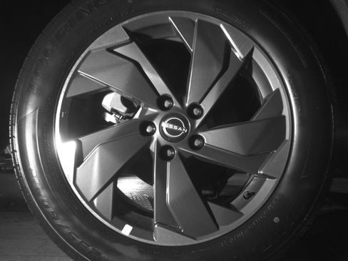 Used 2025 Nissan Rogue SV image 15