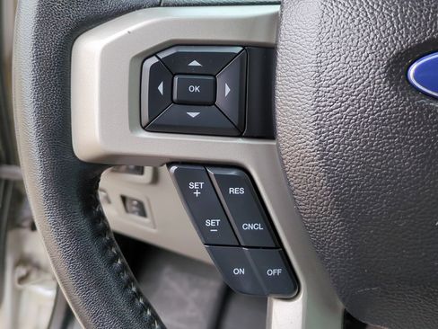 Used 2019 Ford F150 Lariat w/ Max Trailer Tow Package image 17