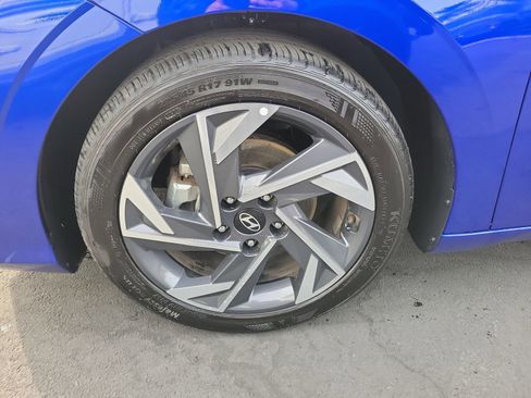 Certified 2025 Hyundai Elantra Sport image 32