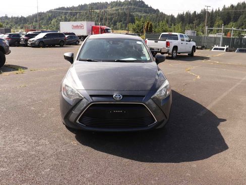 Certified 2018 Toyota Yaris iA FWD image 2