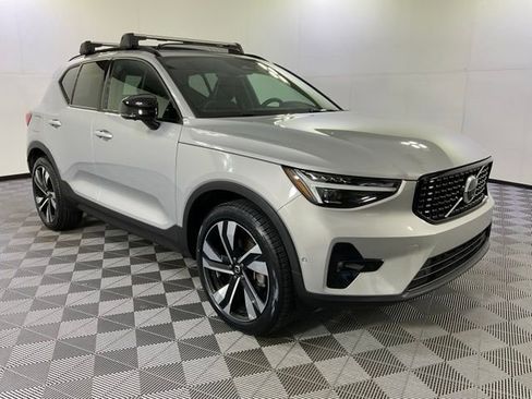 Certified 2023 Volvo XC40 B5 Ultimate w/ Protection Package Premier image 3