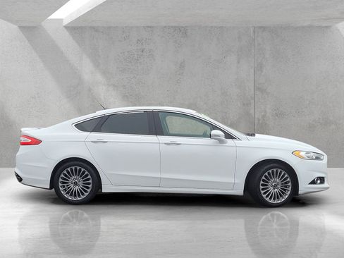Used 2016 Ford Fusion Titanium image 3