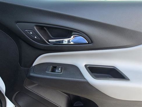 Used 2021 Chevrolet Equinox LS w/ LS Convenience Package image 18