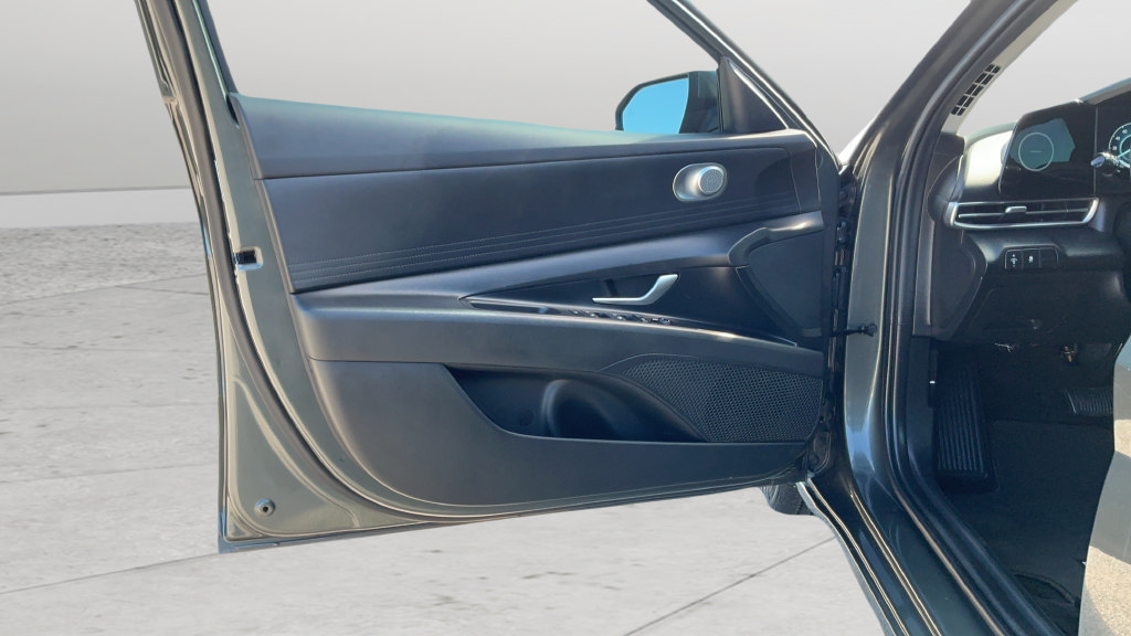 Used 2024 Hyundai Elantra SEL FWD image 18