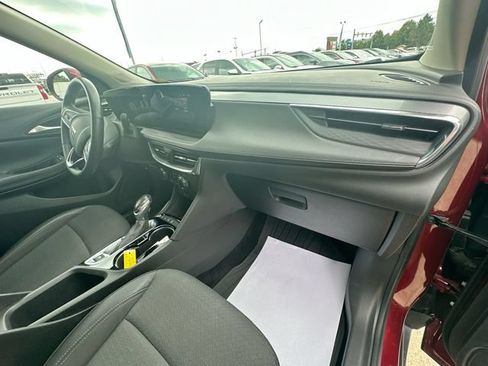 Used 2024 Buick Encore GX Preferred w/ Comfort Package AWD/4WD image 32