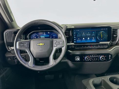 Used 2023 Chevrolet Silverado 1500 LT AWD/4WD image 16
