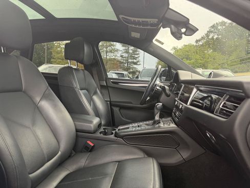 Used 2020 Porsche Macan AWD/4WD image 28