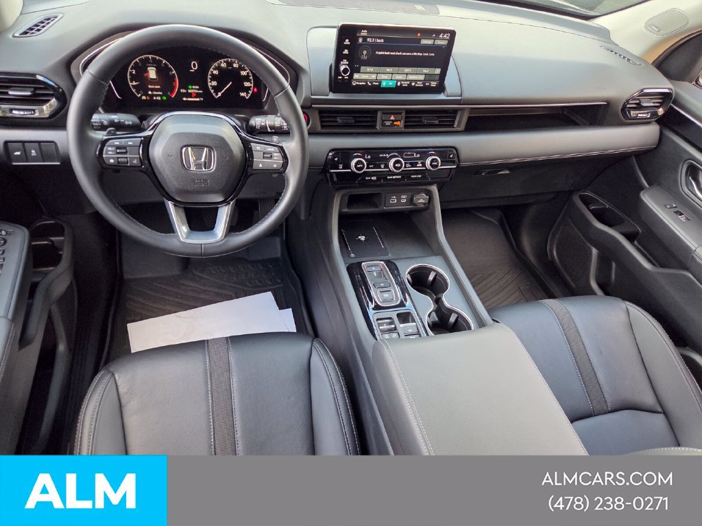 Used 2025 Honda Pilot Touring image 8