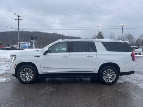 Used 2025 GMC Yukon XL Denali image 9