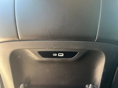 Used 2024 Chrysler Pacifica Touring-L FWD image 30