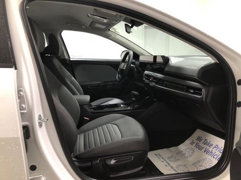 New 2025 Kia K4 EX image 12