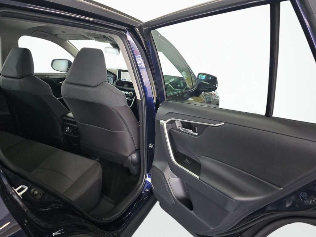 Used 2025 Toyota RAV4 XLE AWD/4WD image 36