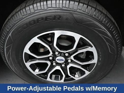 Used 2024 Ford Expedition XLT image 17