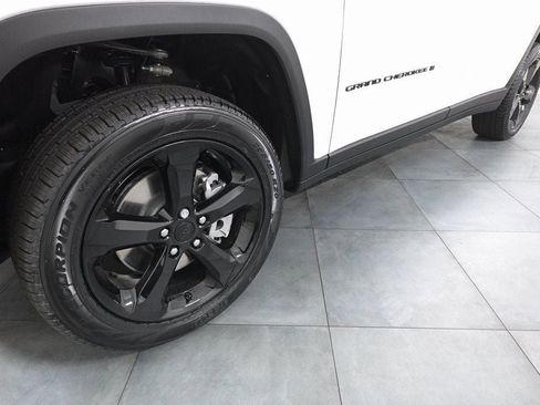 New 2025 Jeep Grand Cherokee L Limited w/ Luxury Tech Group II image 31