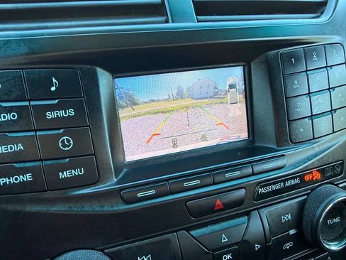 Used 2017 Ford Explorer XLT FWD image 3