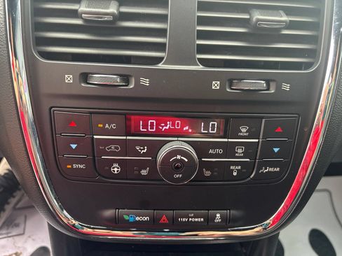 Used 2017 Dodge Grand Caravan GT w/ Safety Sphere Group FWD image 29