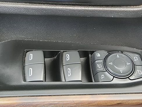 Used 2022 GMC Sierra 3500 SLT w/ SLT Convenience Package image 17