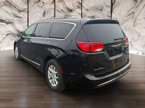 Used 2020 Chrysler Pacifica Touring-L FWD image 5