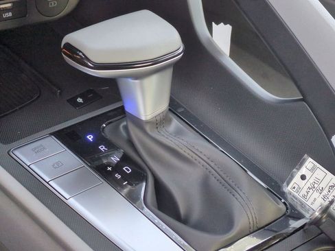 New 2026 Hyundai Elantra Sport FWD image 17