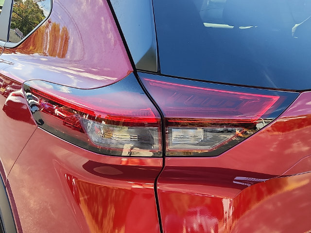 Used 2024 Nissan Rogue S AWD/4WD image 10