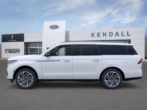 New 2026 Lincoln Navigator L Reserve AWD/4WD image 3
