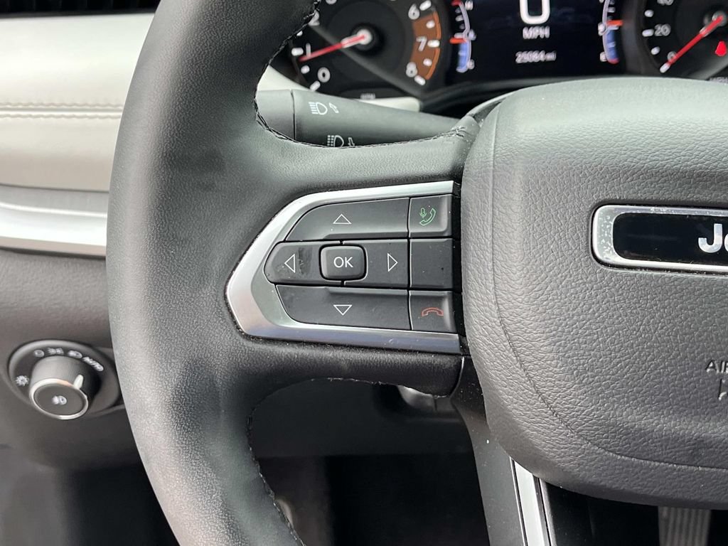 Used 2025 Jeep Compass Limited AWD/4WD image 29