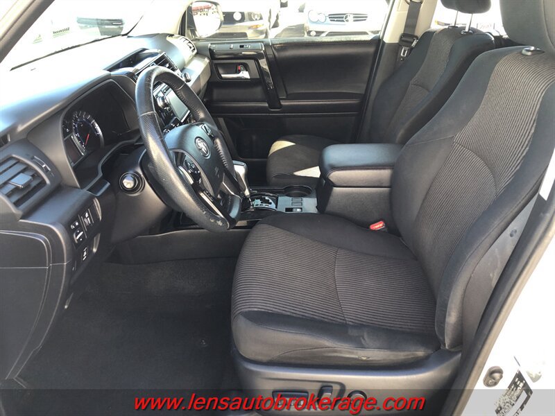 Used 2017 Toyota 4Runner TRD Off-Road AWD/4WD image 11