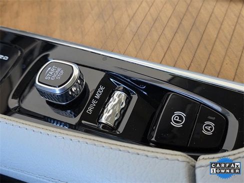 Used 2021 Volvo XC90 T8 Inscription Expression w/ Climate Package image 26