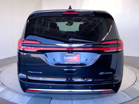 Used 2024 Chrysler Pacifica Limited FWD image 4