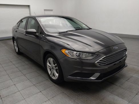 Used 2018 Ford Fusion SE w/ Fusion SE Technology Package FWD image 13
