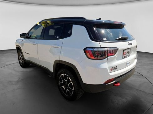 Used 2025 Jeep Compass Trailhawk AWD/4WD image 9