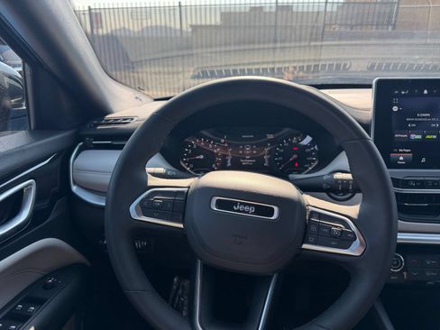 Used 2025 Jeep Compass Limited AWD/4WD image 35