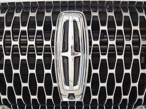 Used 2023 Lincoln Aviator Reserve w/ Equipment Group 201A AWD/4WD image 39