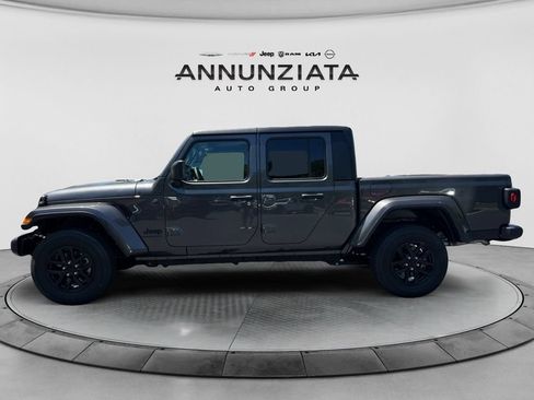 Used 2023 Jeep Gladiator Sport AWD/4WD image 2