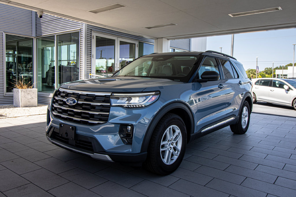 Used 2025 Ford Explorer Active w/ Active Comfort Package RWD image 9