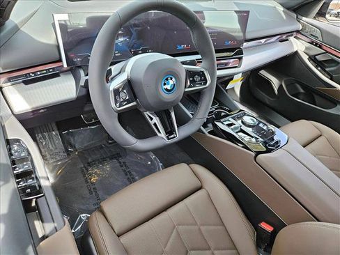 New 2026 BMW i5 eDrive40 w/ M Sport Package RWD image 3