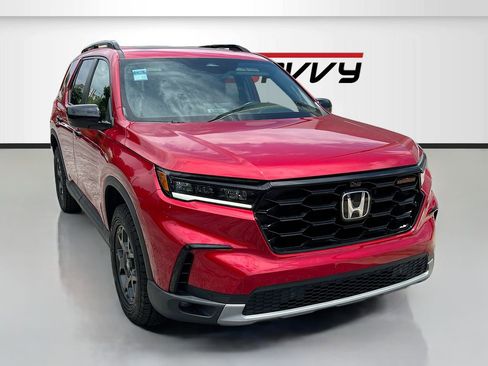 Used 2025 Honda Pilot TrailSport image 1