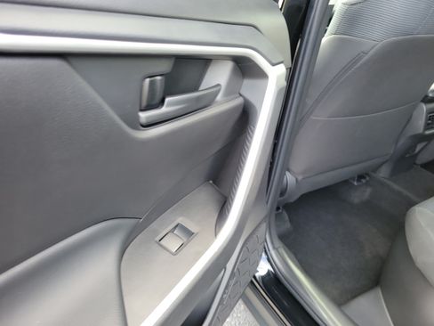 Used 2022 Toyota RAV4 LE AWD/4WD image 13