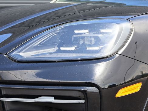 Certified 2024 Porsche Cayenne AWD/4WD image 13