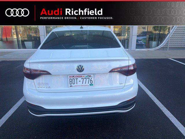 Used 2023 Volkswagen Jetta SE FWD image 5