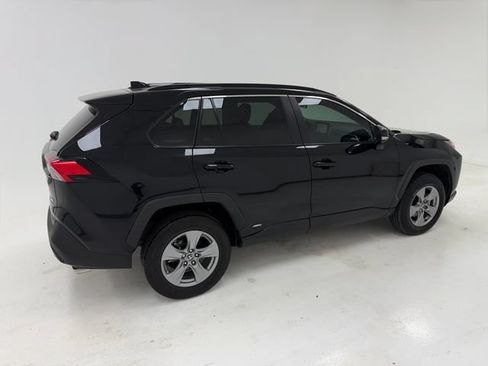 Used 2025 Toyota RAV4 XLE AWD/4WD image 41