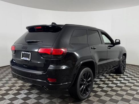 Used 2019 Jeep Grand Cherokee Altitude AWD/4WD image 9