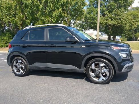 Used 2024 Hyundai Venue SEL FWD image 1